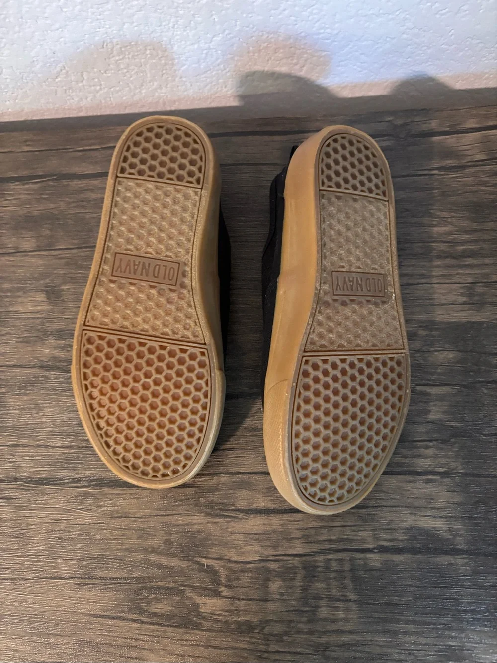 New Old Navy toddler shoes size 13 - Picture 2 of 3